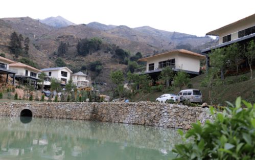 高州嶺南鳳凰園·中國李鄉·山水雙合純玩一日游 品味鳳凰燒雞，瞻仰雙鳳紀念園